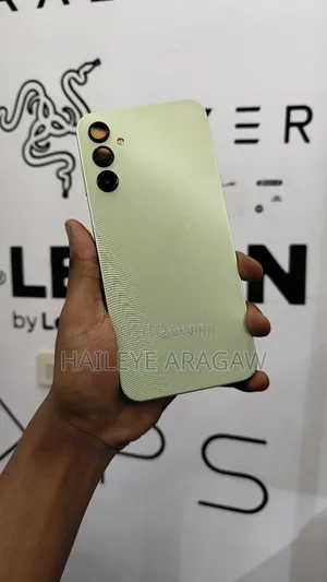 Photo - New Samsung Galaxy A14 64 GB Green