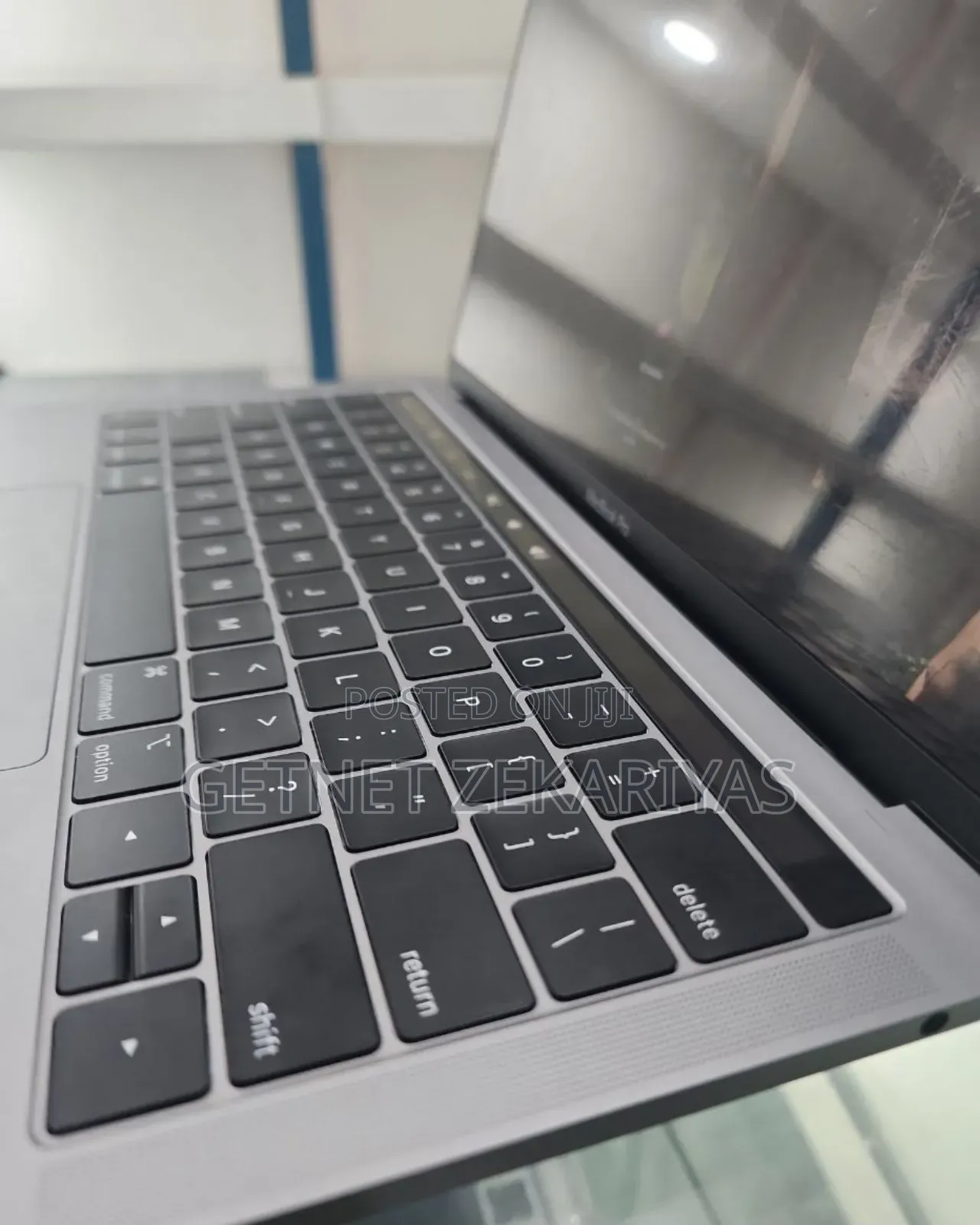 New Laptop Apple MacBook Pro 2019 8GB Intel Core I5 SSD 128GB