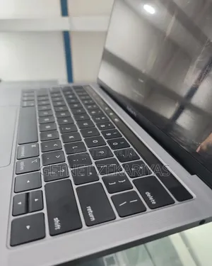 New Laptop Apple MacBook Pro 2019 8GB Intel Core I5 SSD 128GB