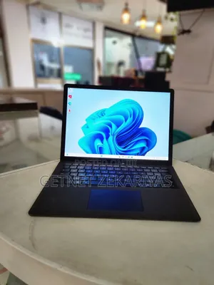 New Laptop Microsoft Surface 16GB Intel Core I7 SSD 512GB