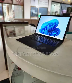 New Laptop Microsoft Surface 16GB Intel Core I7 SSD 512GB