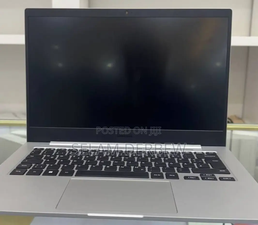 New Laptop Samsung 4GB Qualcomm Snapdragon X Plus SSD 128GB