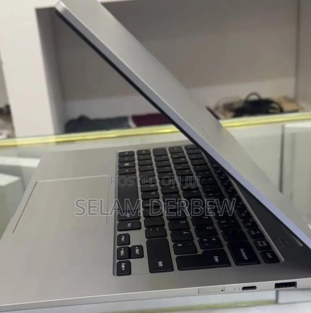 New Laptop Samsung 4GB Qualcomm Snapdragon X Plus SSD 128GB