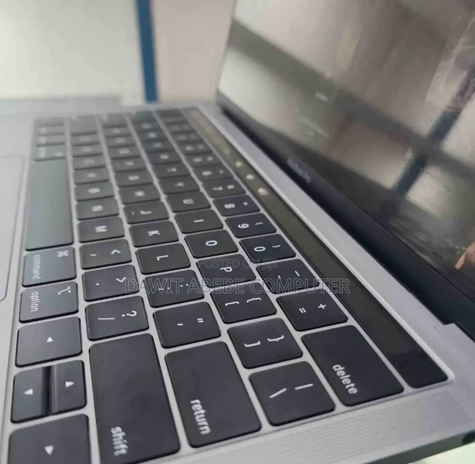 New Laptop Apple MacBook Pro 2019 8GB Intel Core I5 SSD 128GB