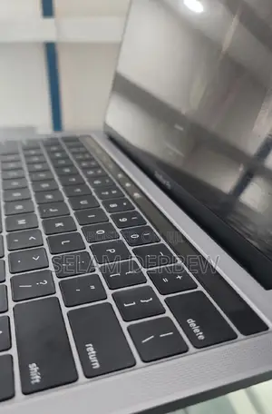 New Laptop Apple MacBook Pro 2019 8GB Intel Core I5 SSD 128GB