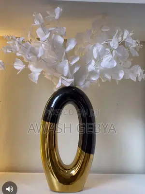 Photo - Luxury Modern Ceramic Vase Gold and Black Flower Vase
