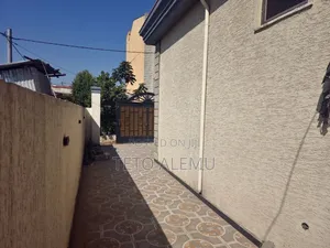 3bdrm Villa in የሚሸጥ ቪላ 175 ሰሚት, Yeka for sale