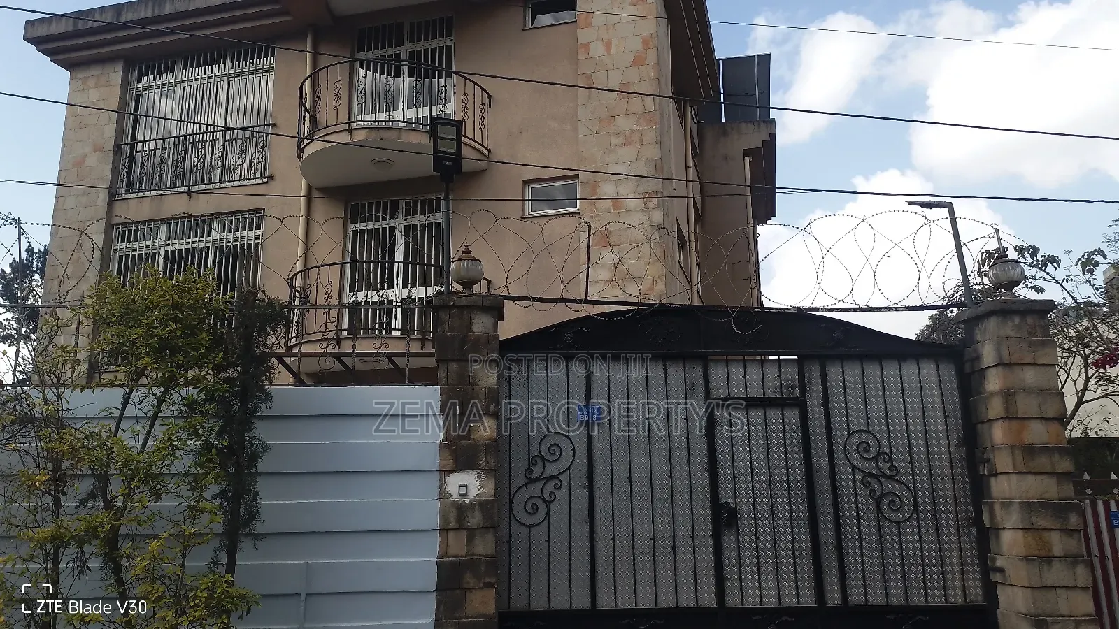 Furnished 8bdrm House in Bole for rent