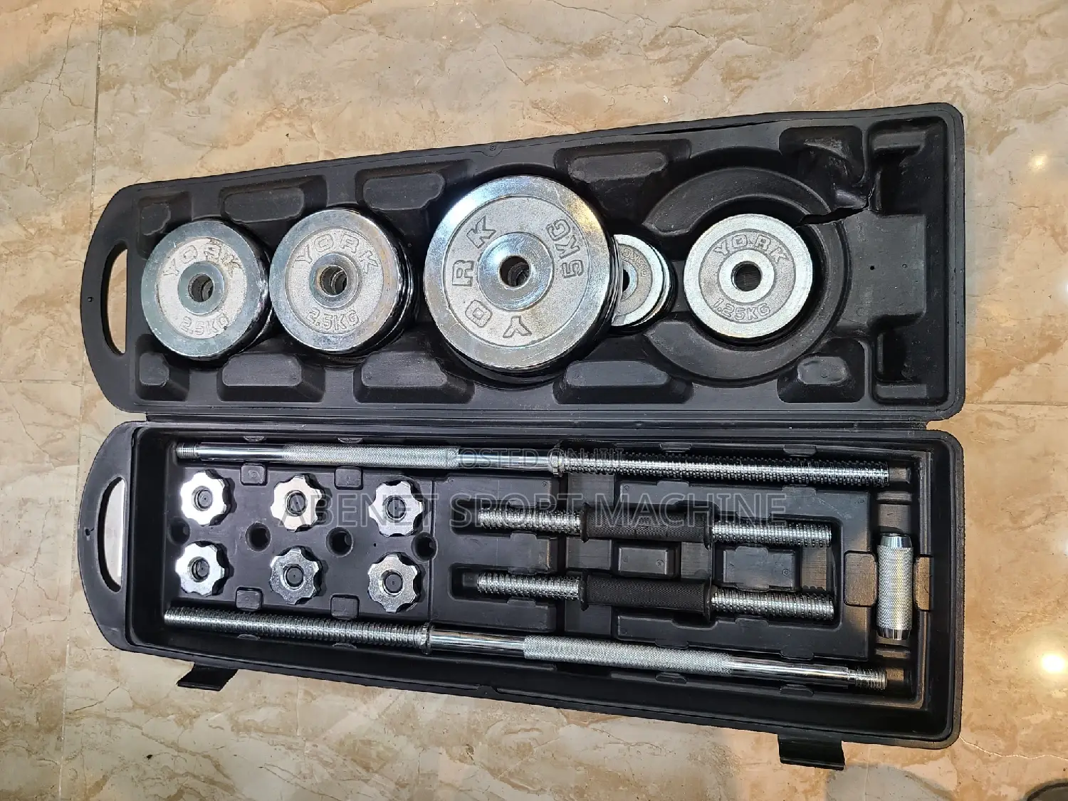 በቤቶ መኖር ያለበት ሁለገብ ዳምፔል እና ባርቤል