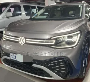 Photo - Volkswagen ID.6 2023 Gold