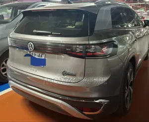 Volkswagen ID.6 2023 Gold