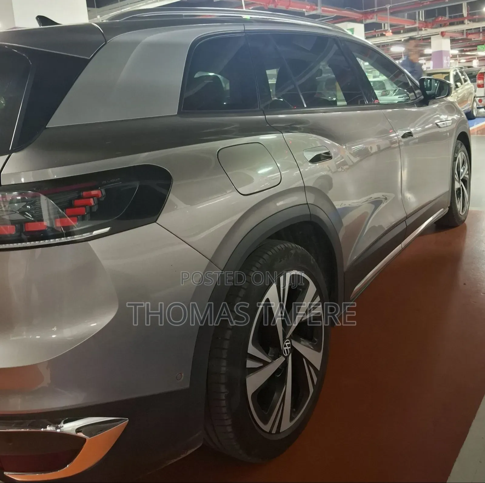 Volkswagen ID.6 2023 Gold