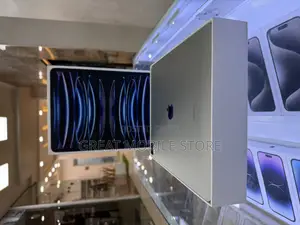 Photo - New Apple iPad Pro 12.9 (2022) 512 GB Silver