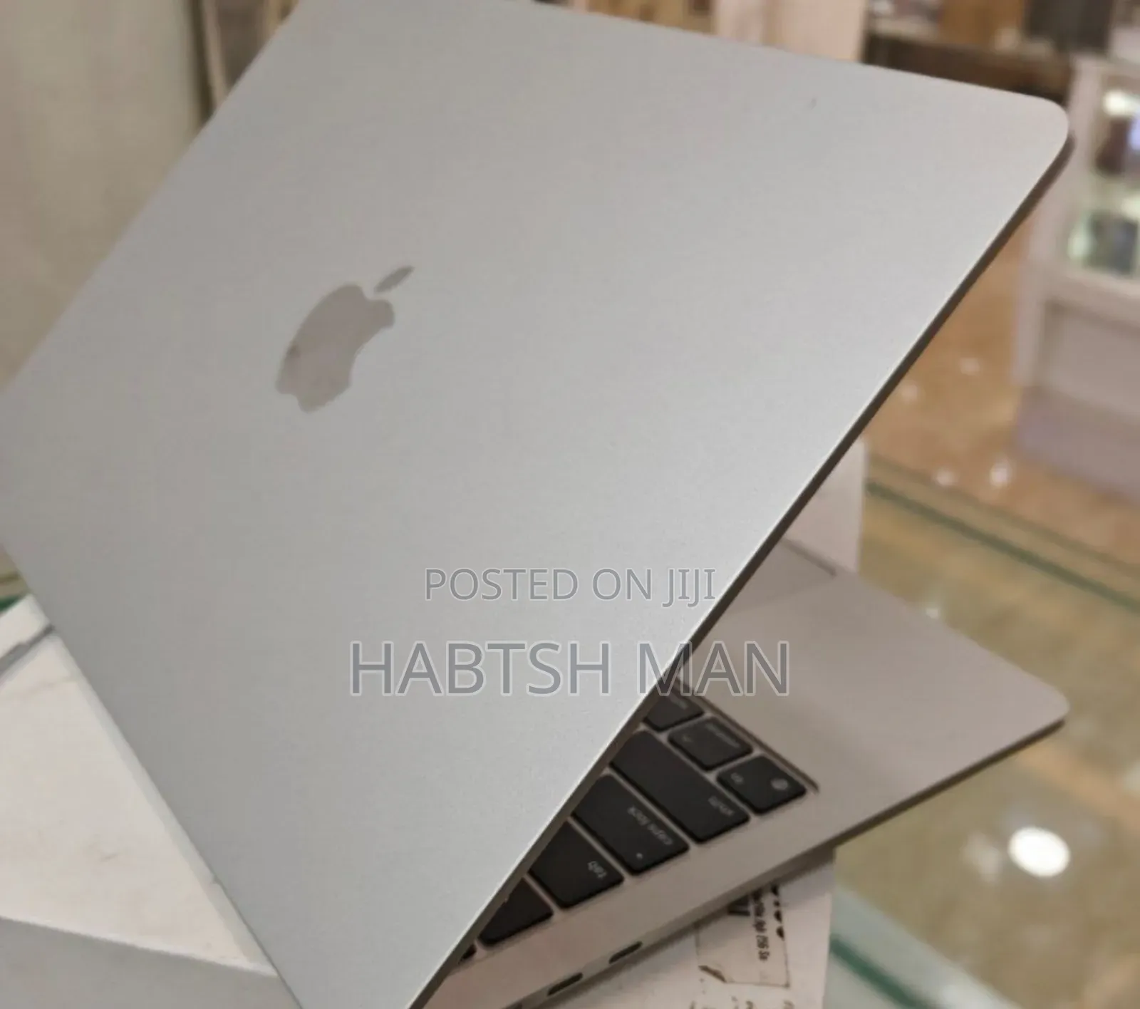 New Laptop Apple MacBook Air 2022 M2 8GB Apple M2 SSD 256GB