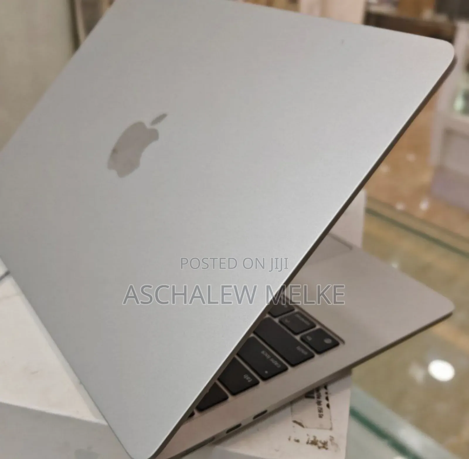 Laptop Apple MacBook Air 2022 M2 8GB Apple M2 SSD 256GB