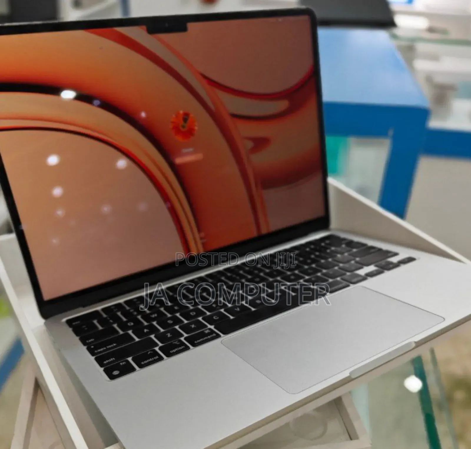 New Laptop Apple MacBook Air 2022 M2 8GB Apple M2 SSD 256GB