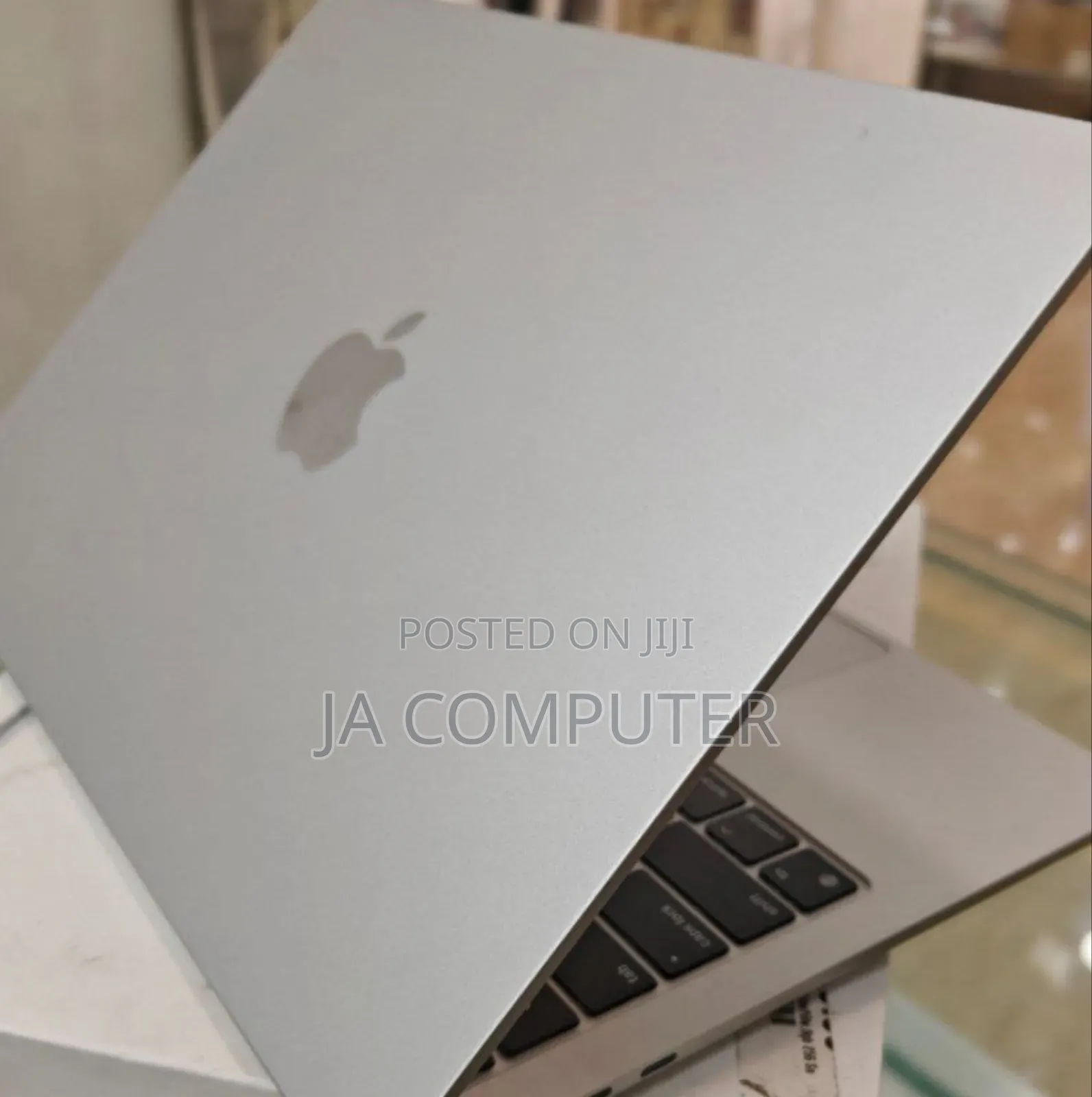 New Laptop Apple MacBook Air 2022 M2 8GB Apple M2 SSD 256GB