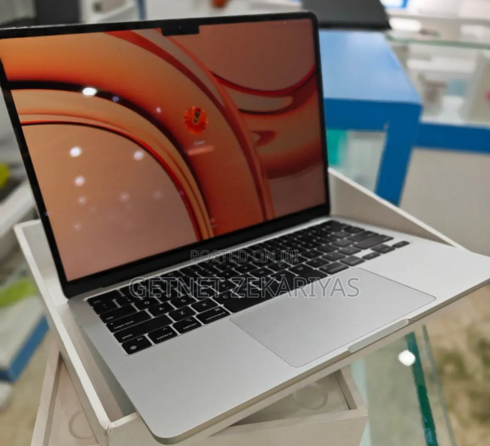 New Laptop Apple MacBook Air 2023 M2 8GB Apple M2 SSD 256GB