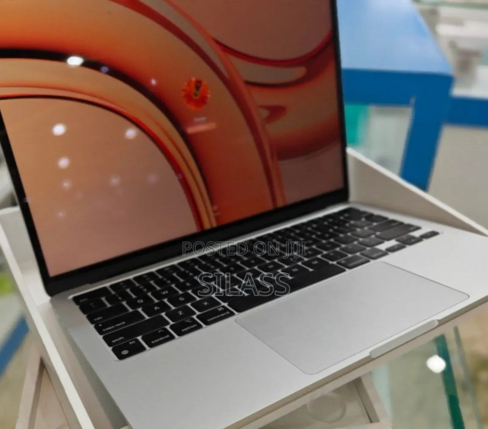 New Laptop Apple MacBook Air 2022 M2 8GB Apple M2 SSD 256GB