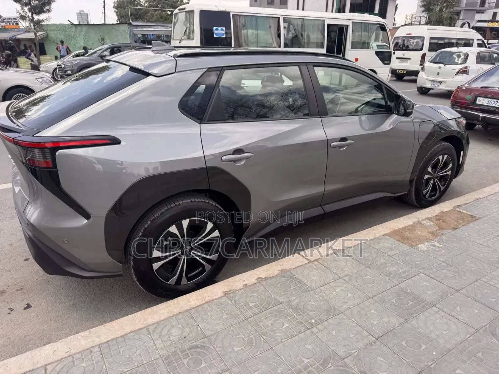 Toyota bZ4X 71.4 kWh FWD 2023 Gray