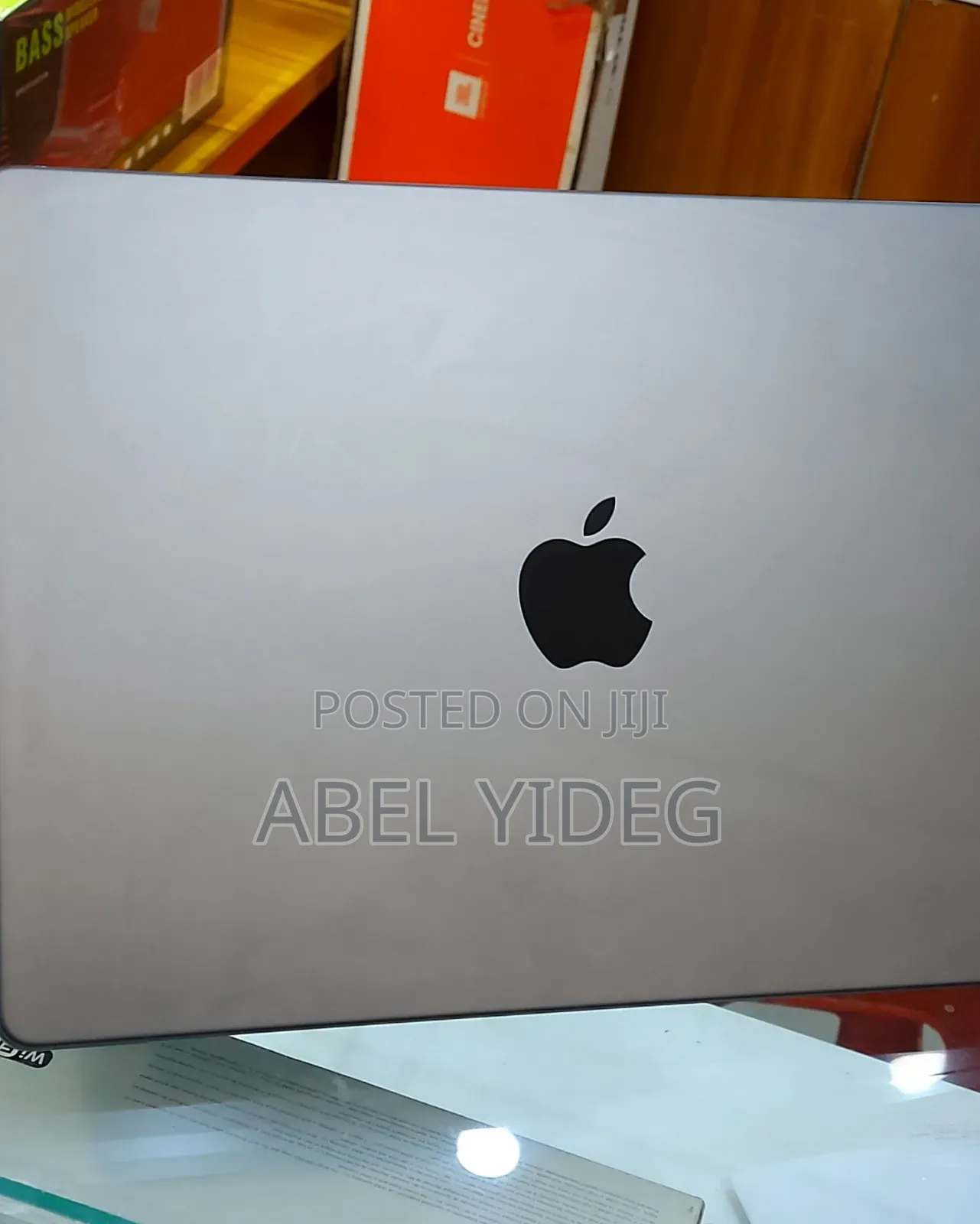 New Laptop Apple MacBook Pro 18GB Apple M3 SSD 512GB