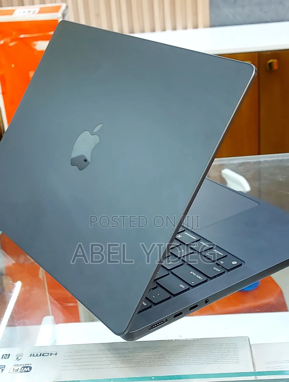 New Laptop Apple MacBook Pro 18GB Apple M3 SSD 512GB