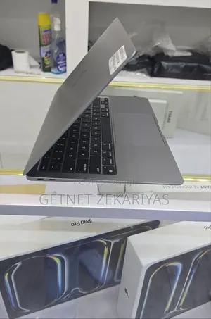 New Laptop Apple MacBook Air 2020 M1 8GB Apple M1 SSD 256GB