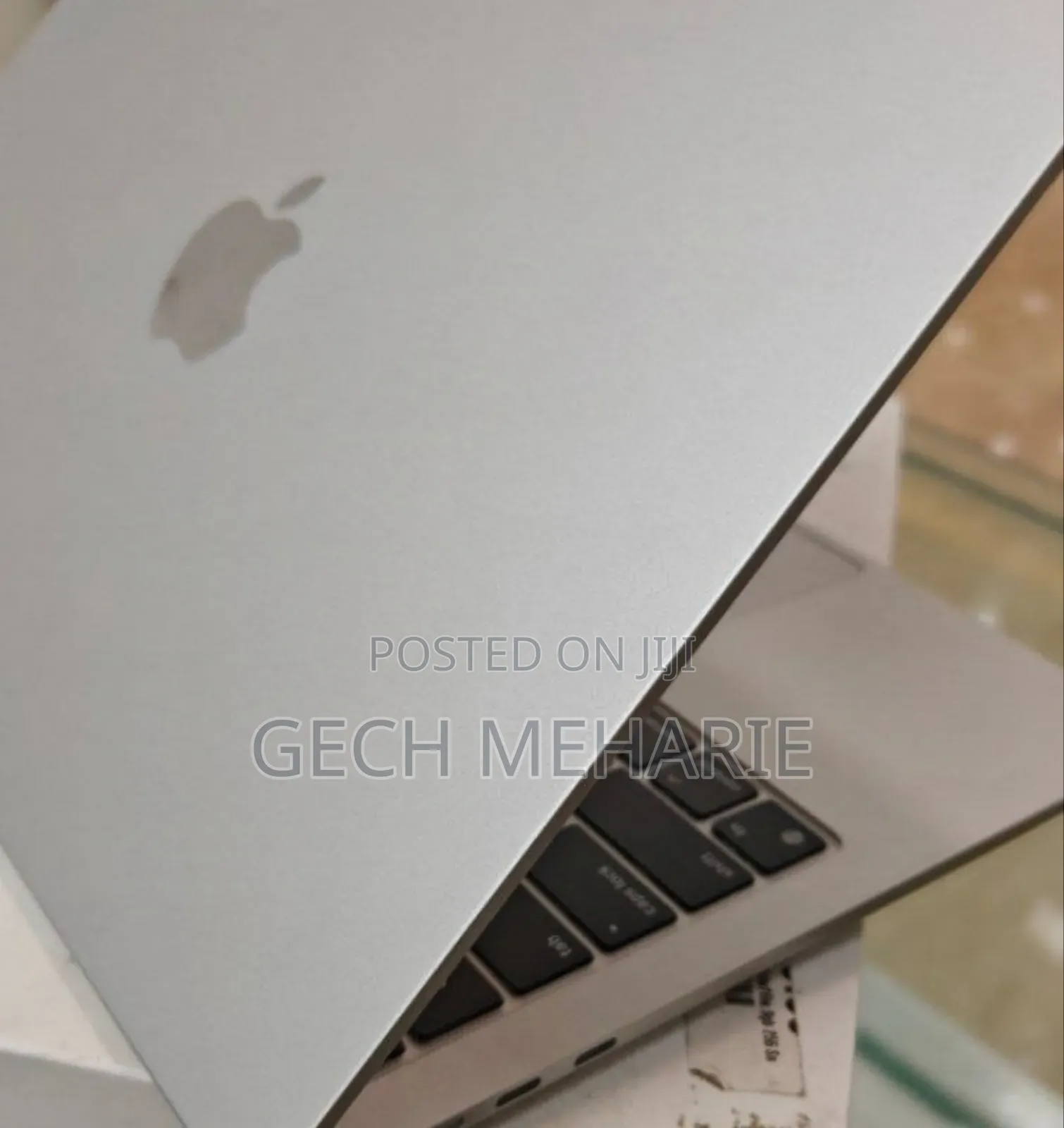 New Laptop Apple MacBook Air 2022 M2 8GB Apple M2 SSD 256GB