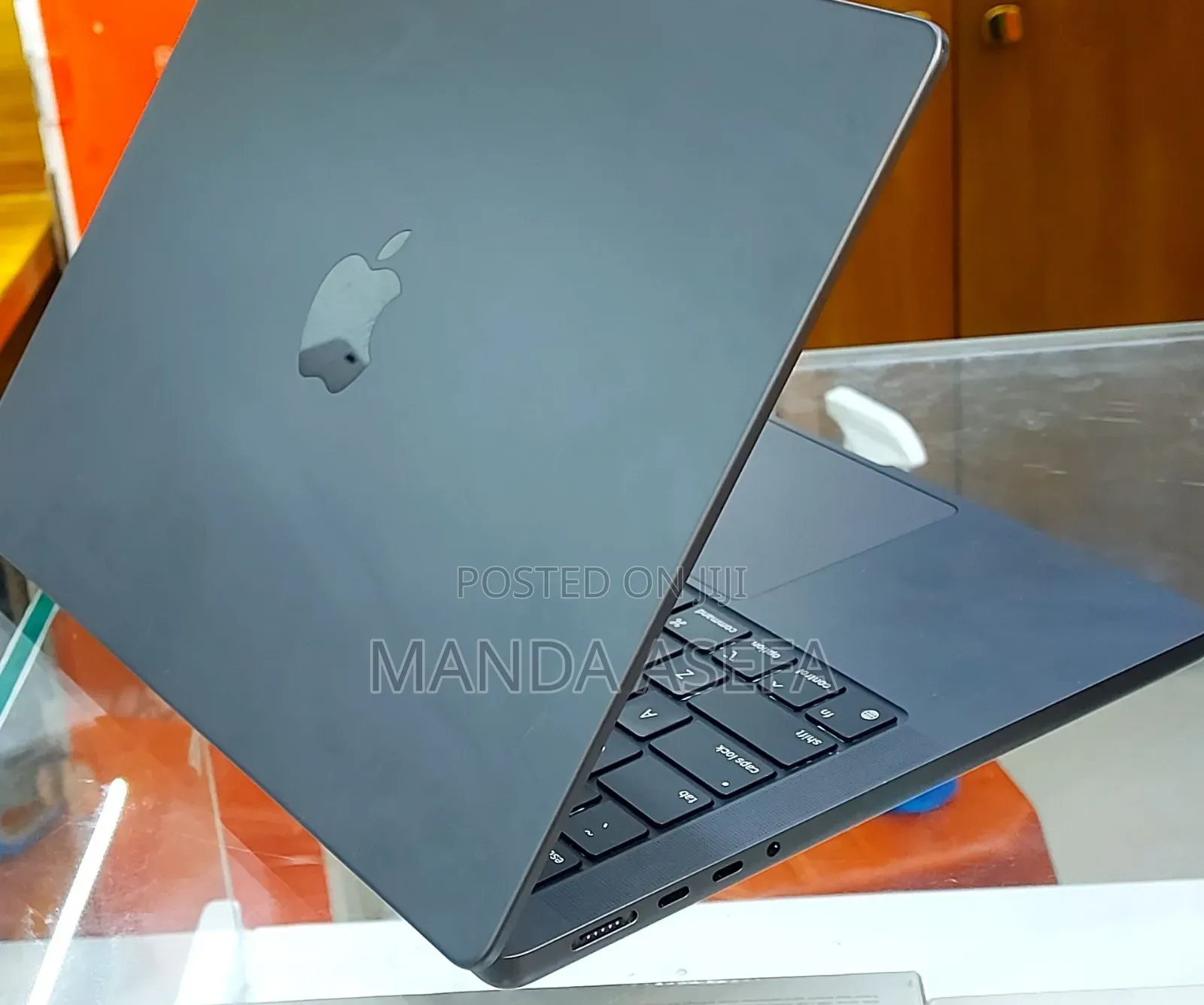 New Laptop Apple MacBook Pro 18GB Apple M3 SSD 512GB