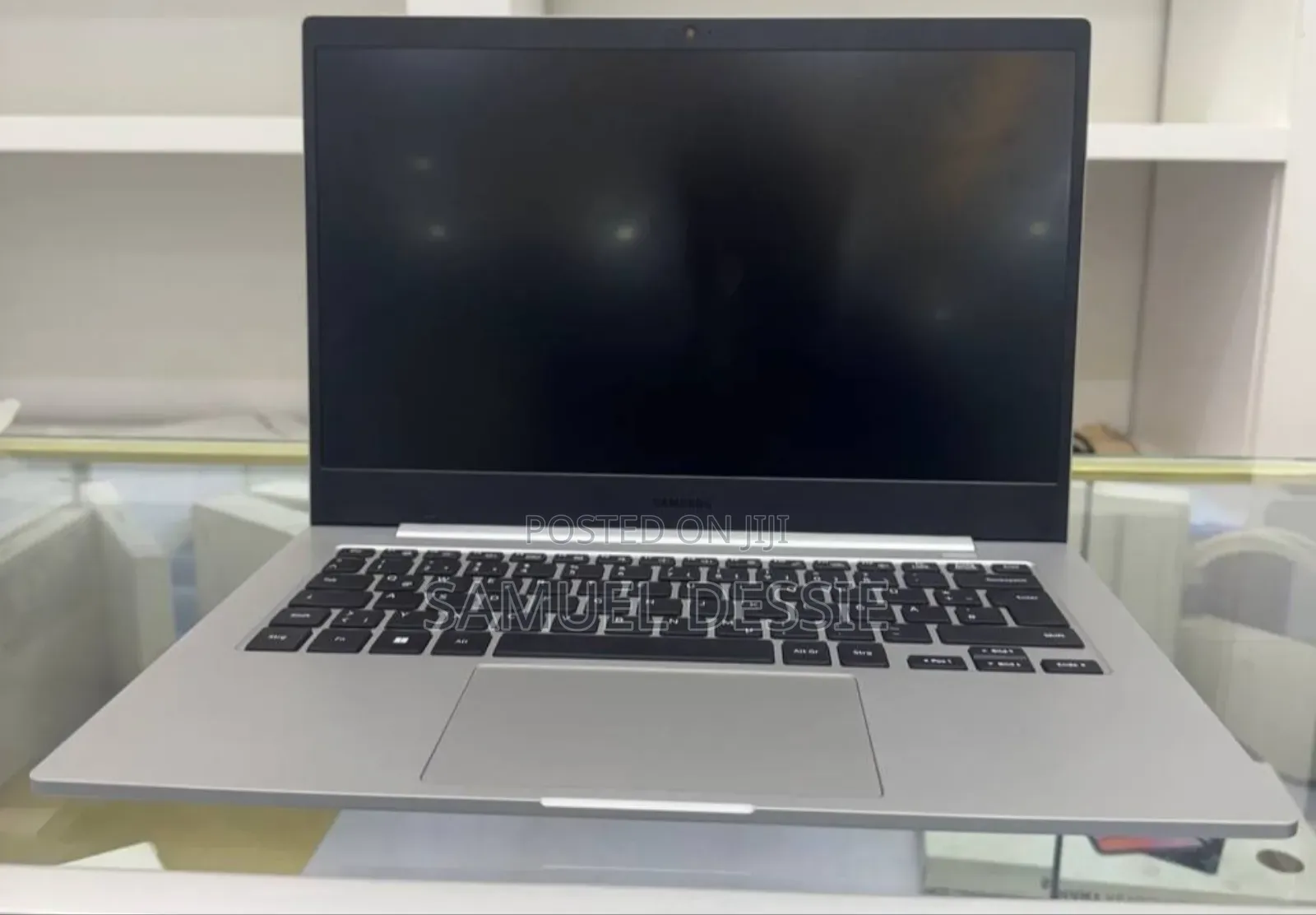 New Laptop Samsung 4GB SSD 128GB