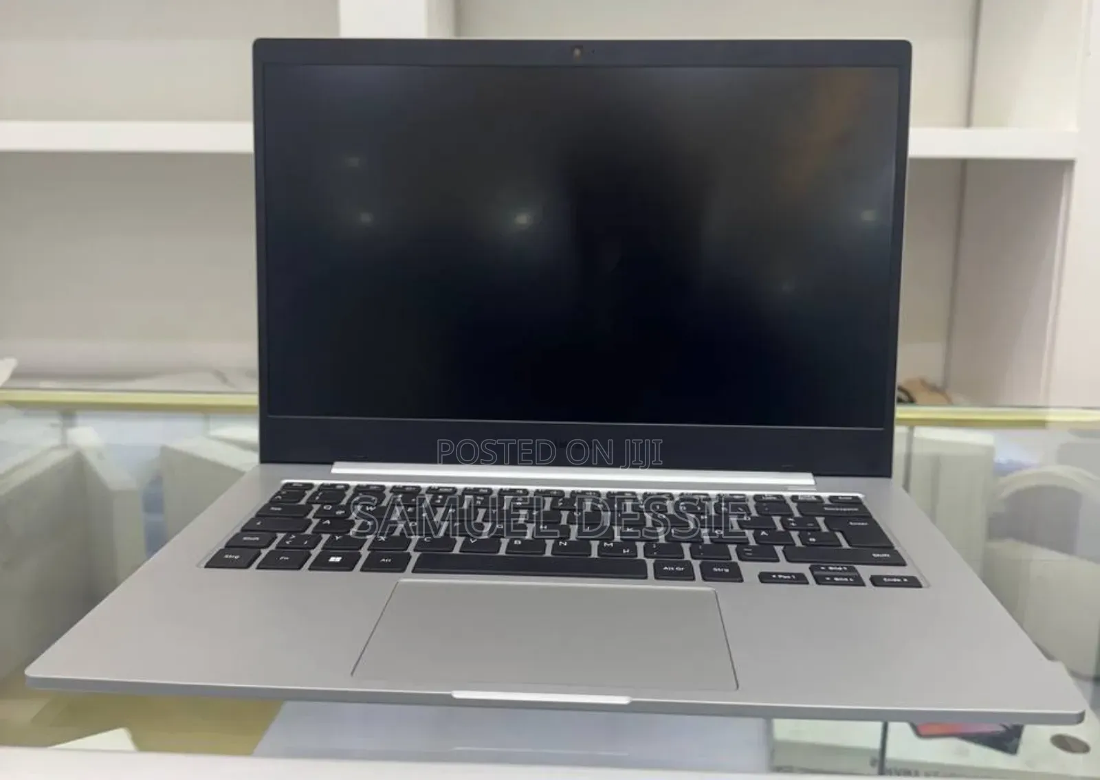 New Laptop Samsung 4GB SSD 128GB