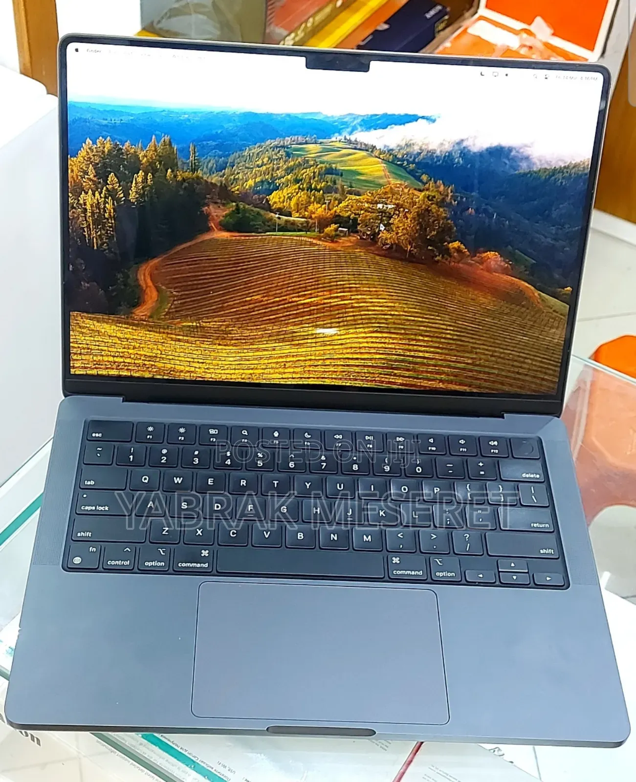 New Laptop Apple MacBook Pro 2023 M2 18GB Apple M3 Pro SSD 512GB