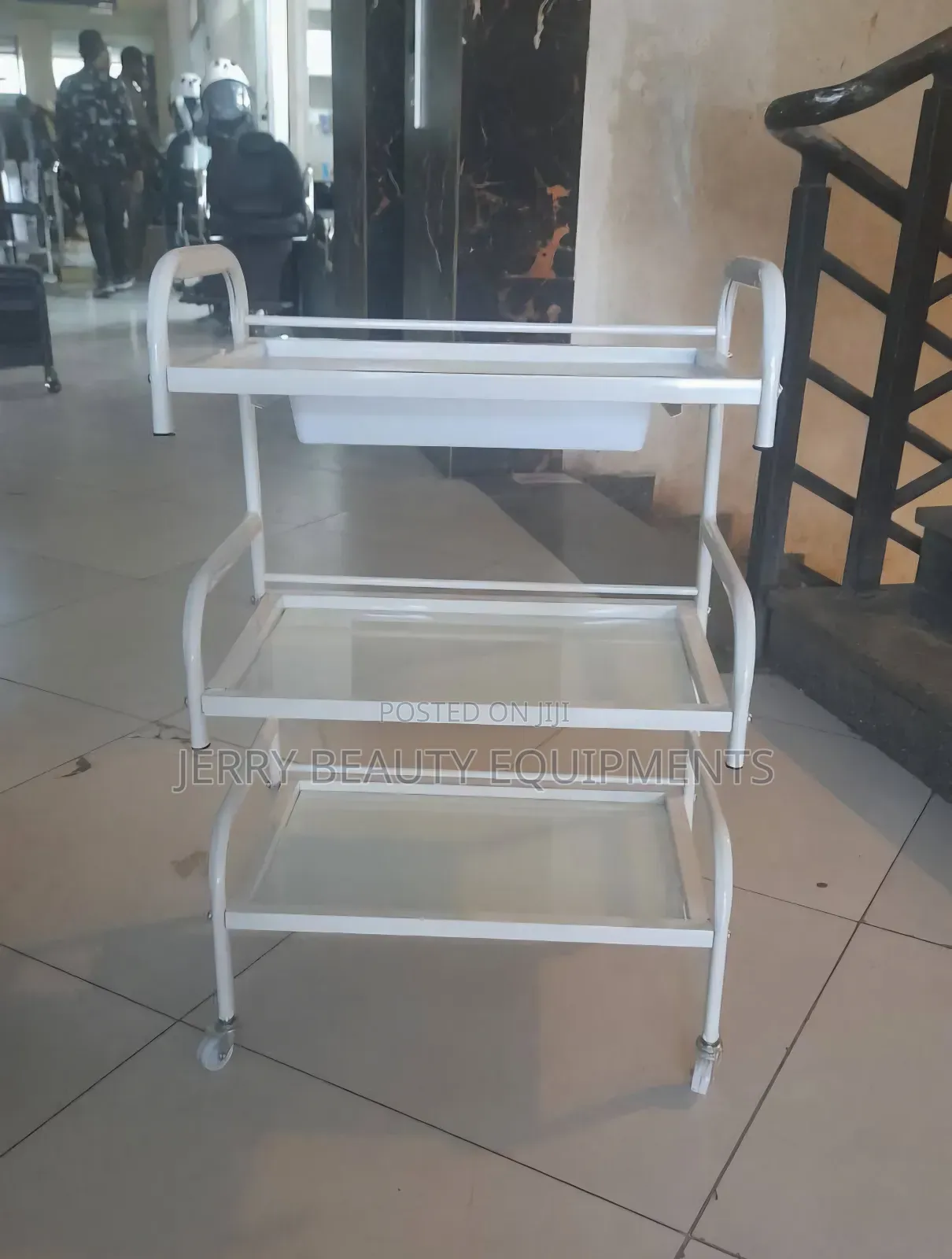 የጥፍር ቀለም መደርደሪያ