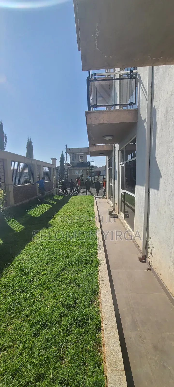 የሚሸጥ መጋዘን ጣፎ