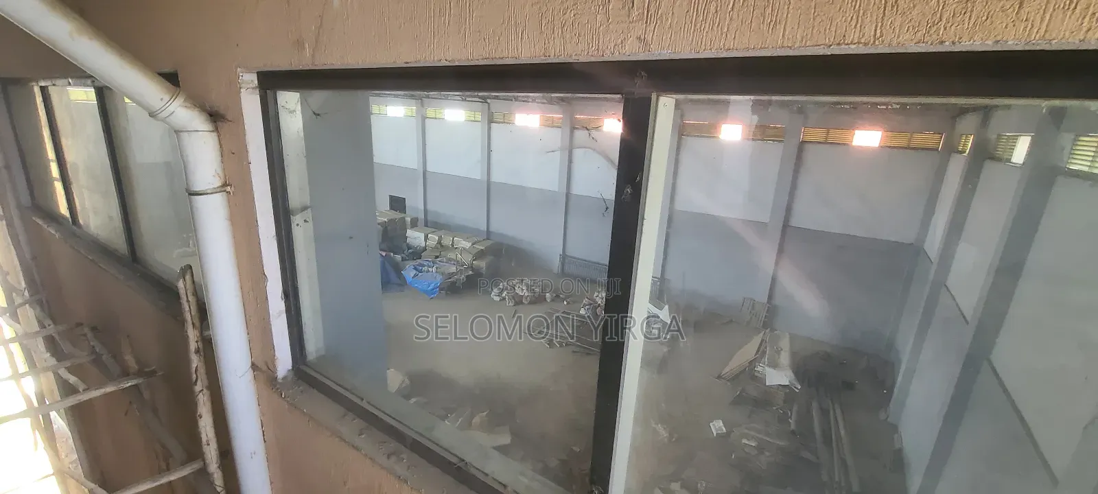 የሚሸጥ መጋዘን ጣፎ