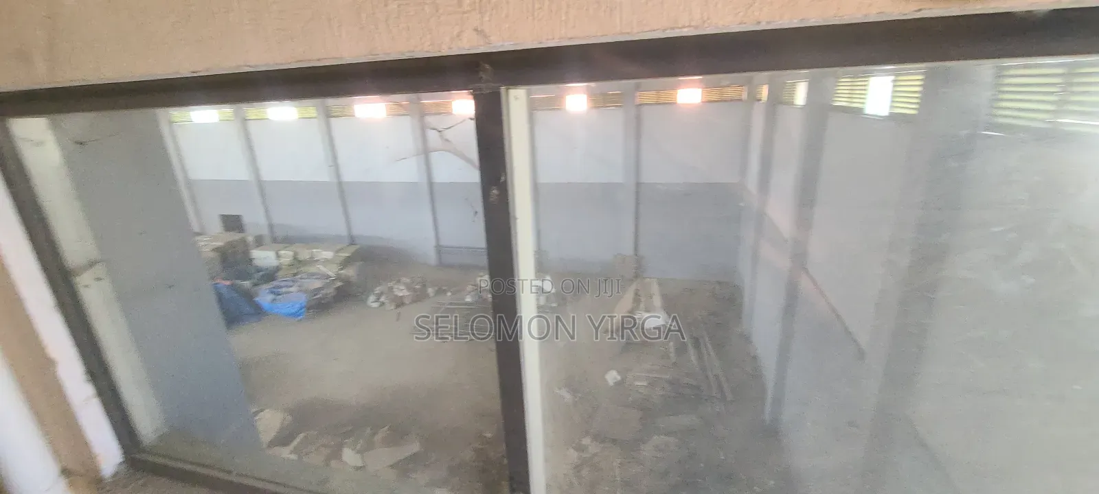 የሚሸጥ መጋዘን ጣፎ