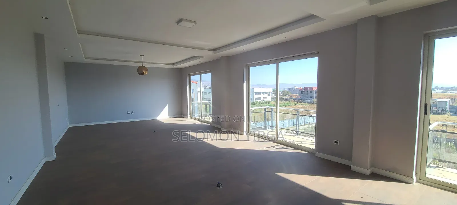 የሚሸጥ መጋዘን ጣፎ