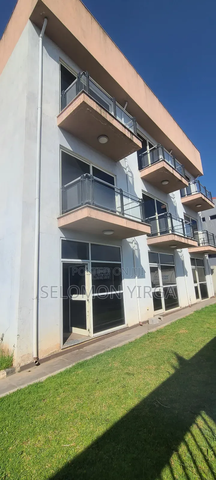 የሚሸጥ መጋዘን ጣፎ