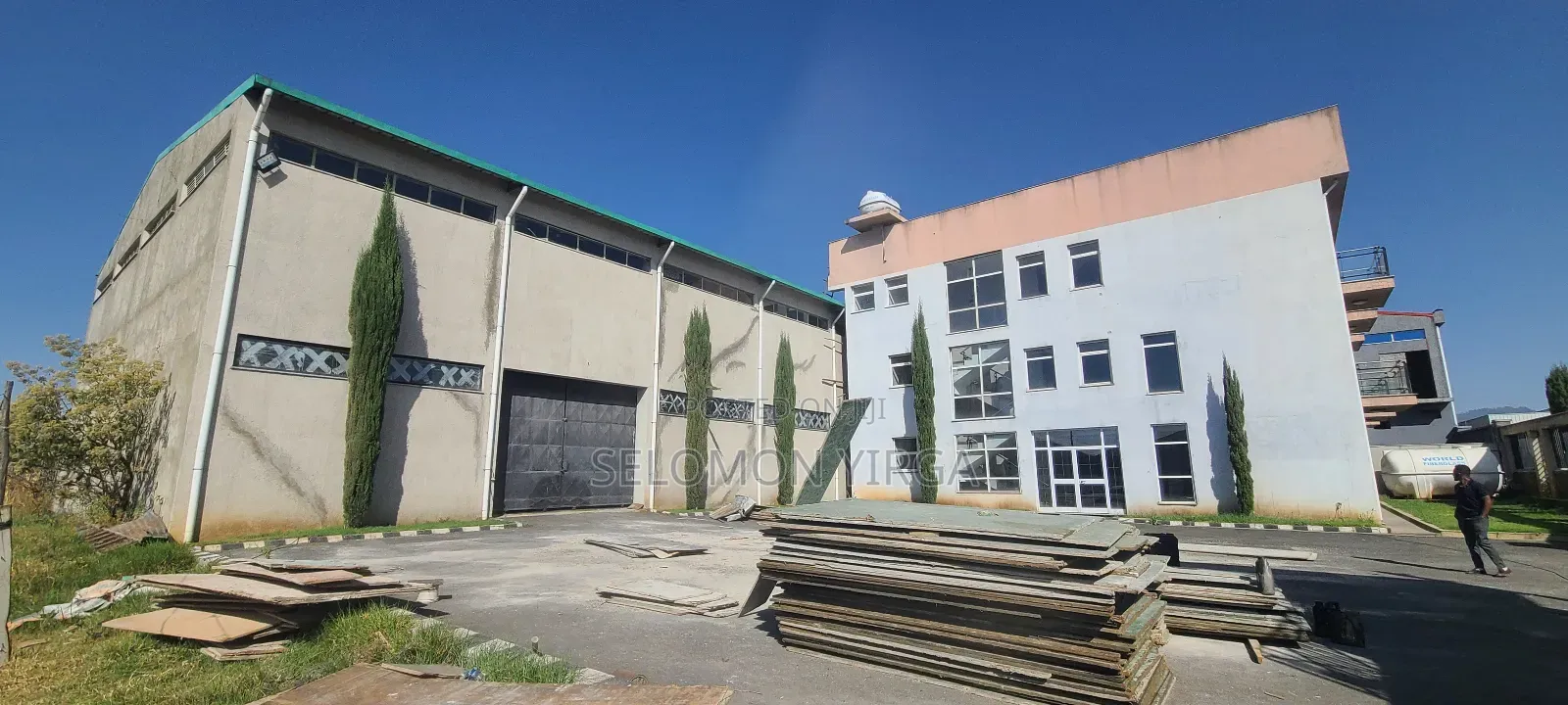 የሚሸጥ መጋዘን ጣፎ