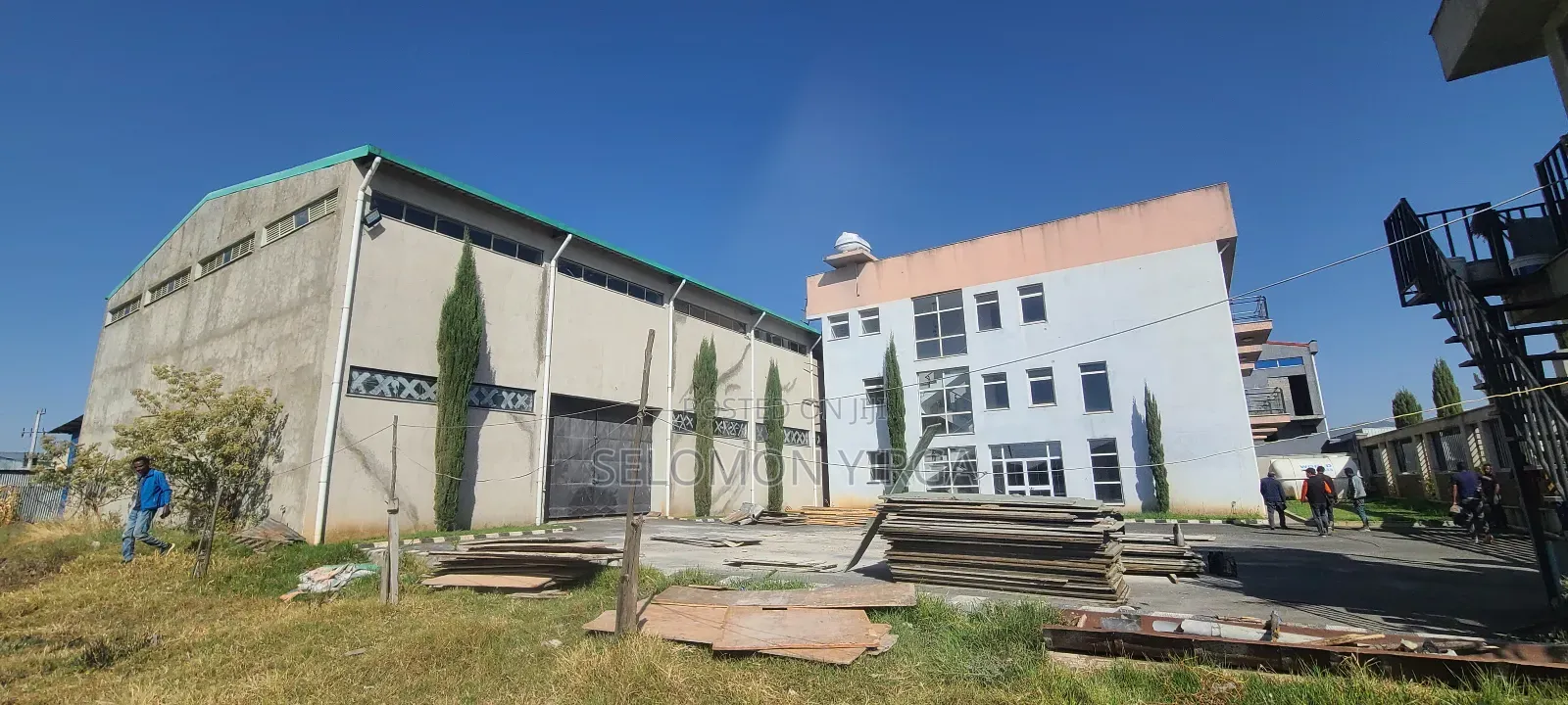 የሚሸጥ መጋዘን ጣፎ