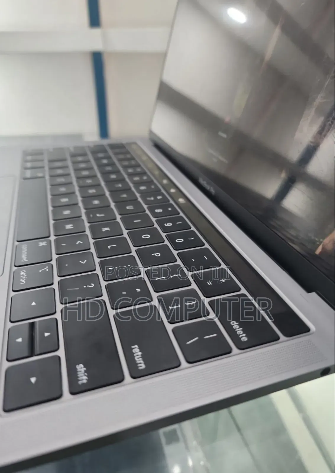 New Laptop Apple MacBook Pro 2019 8GB Intel Core I5 SSD 128GB