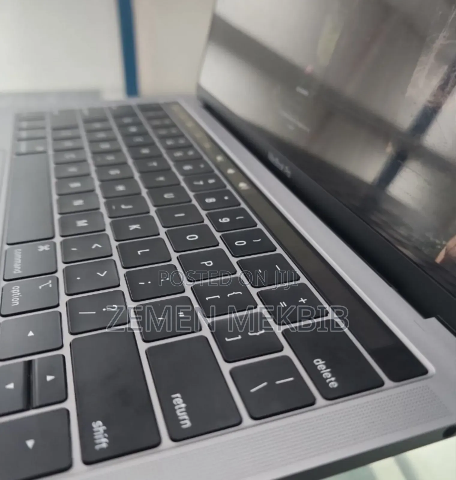New Laptop Apple MacBook 2019 8GB Intel Core I5 SSD 128GB