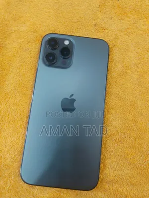 Photo - RED Hydrogen One 128 GB Red