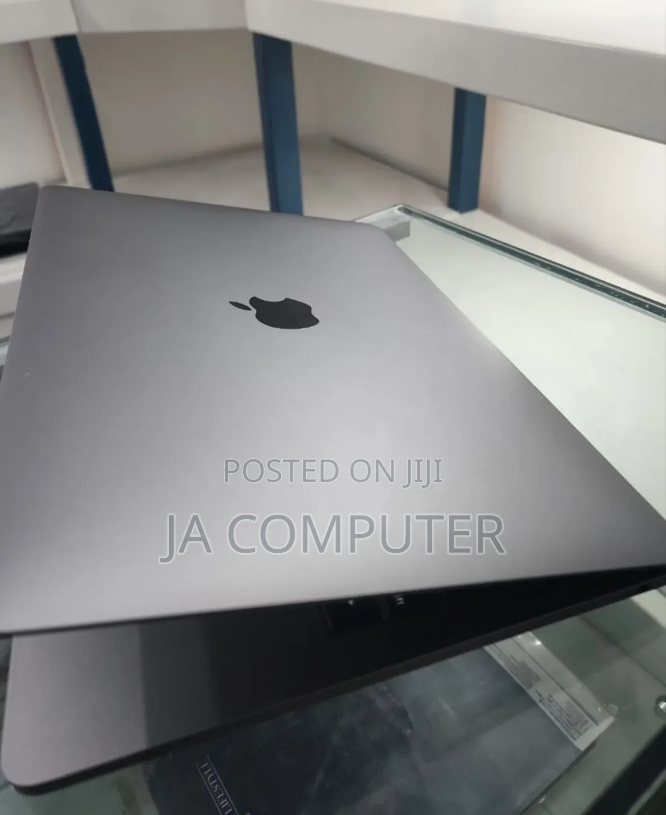 New Laptop Apple MacBook Pro 2019 8GB Intel Core I5 SSD 128GB