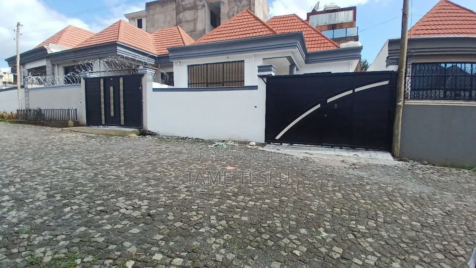 Furnished 3bdrm Villa in Summit, Bole for sale