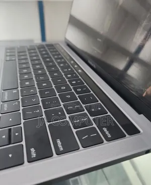 New Laptop Apple MacBook Pro 2019 8GB Intel Core I5 SSD 128GB