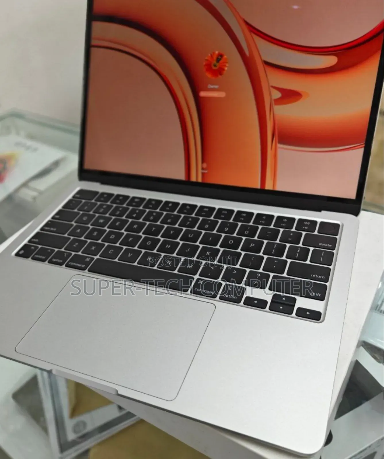 New Laptop Apple MacBook Air 2022 M2 8GB Apple M2 SSD 256GB