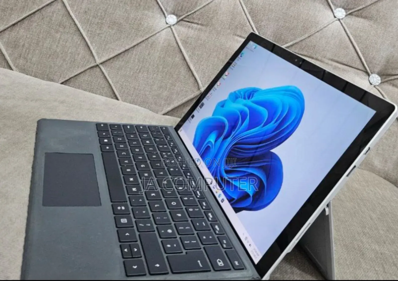 New Laptop Microsoft Surface 8GB Intel Core I7 SSD 256GB