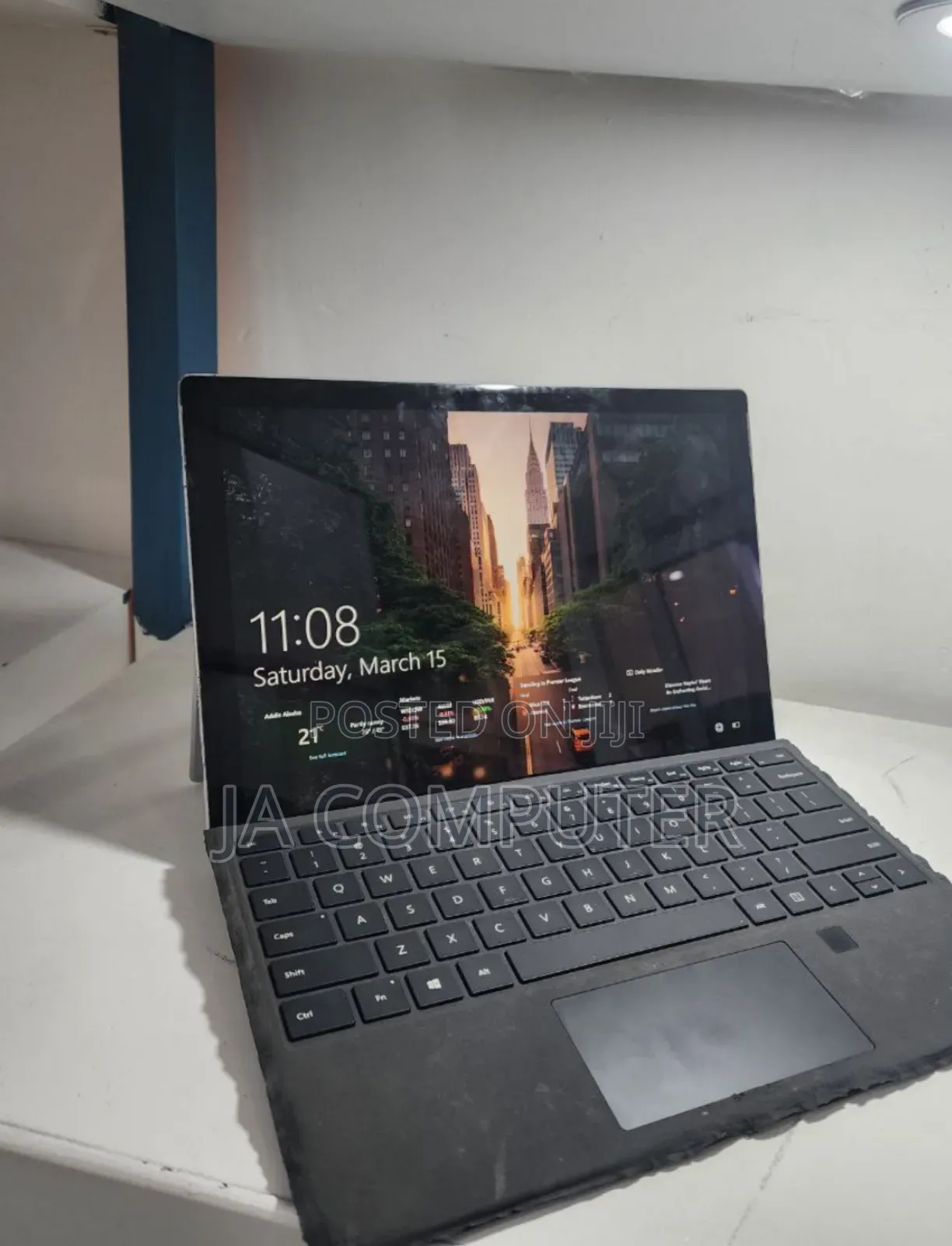 New Laptop Microsoft Surface 4GB Intel Core I5 SSD 128GB
