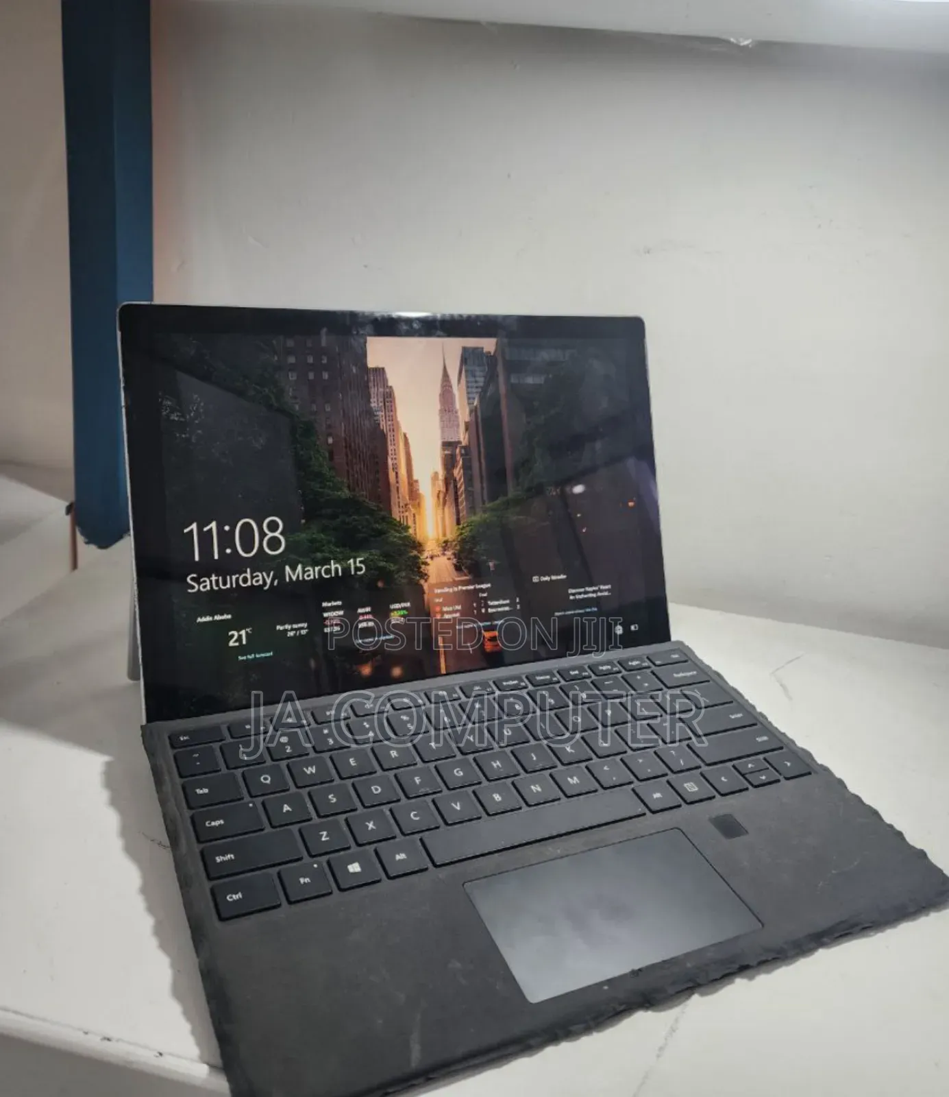 New Laptop Microsoft Surface 4GB Intel Core I5 SSD 128GB